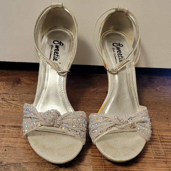 ❣️HP❣️Sweetie's Shoe Collection "Sherri" Jewel silver sequin sandal sz: 7.5 - Picture 10 of 10